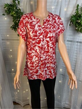 Dear Scarlett Red and White Floral-Print Short-Sleeve Blouse